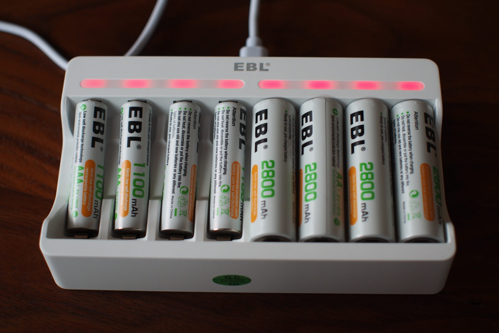 数量は多い HiQuick 単四電池 充電式 ニッケル水素電池高容量1100mAh 単4形充電池 4本入り 約1200回使用可能 単四充電池セット  単4電池