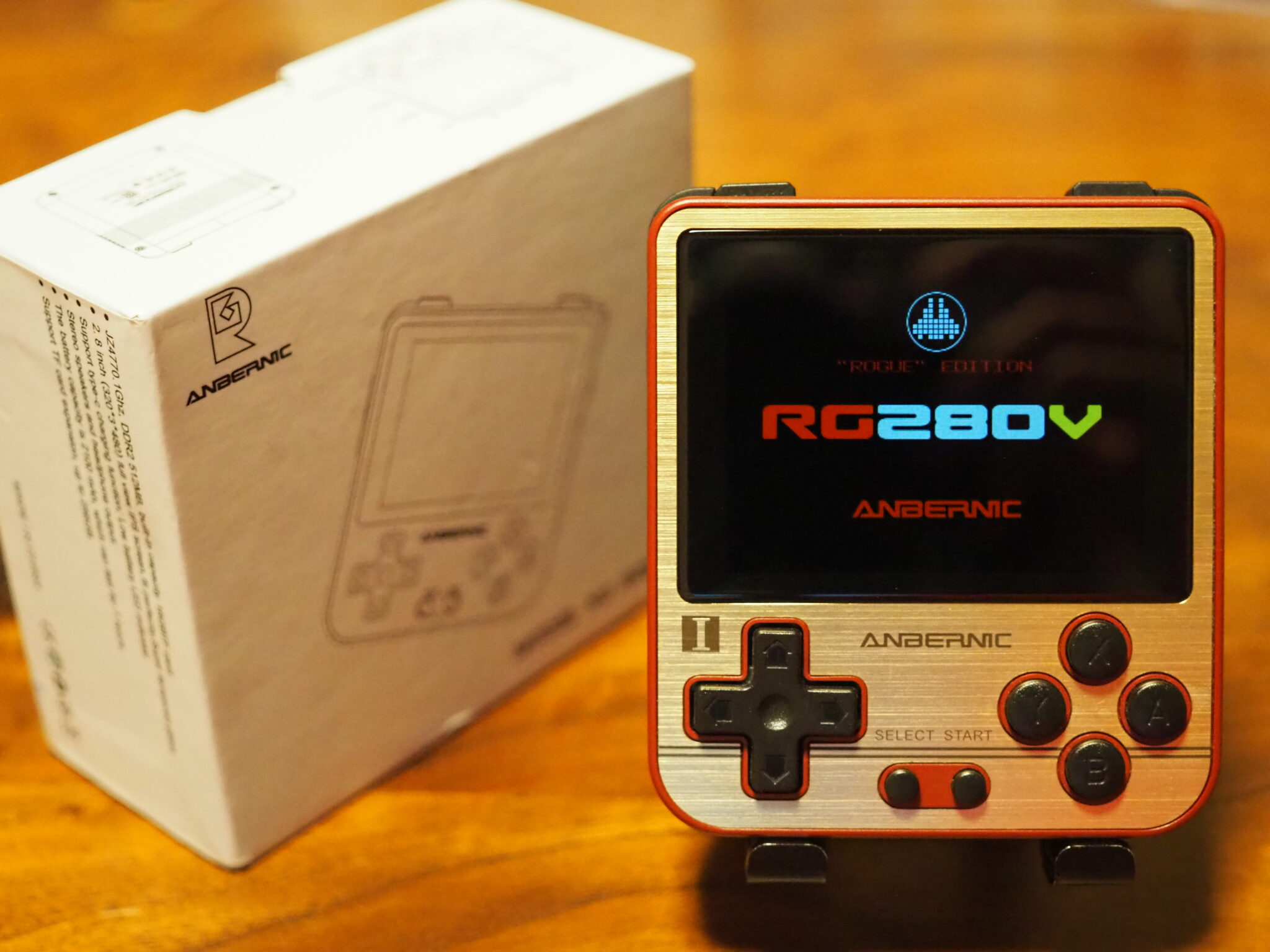 レビュー】ポケットに忍び込ませておきたくなる、とにかく可愛い縦型の中華ゲーム機『RG280V』 | yoshives