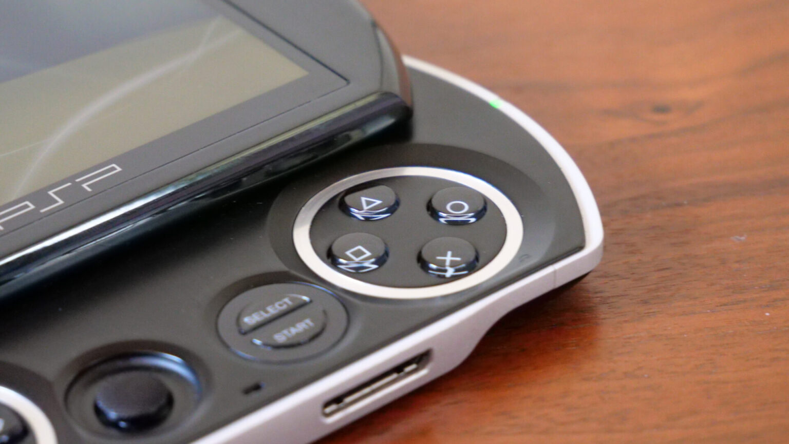 【レビュー】PSP GOは2022年の今こそ至高の端末だね yoshives
