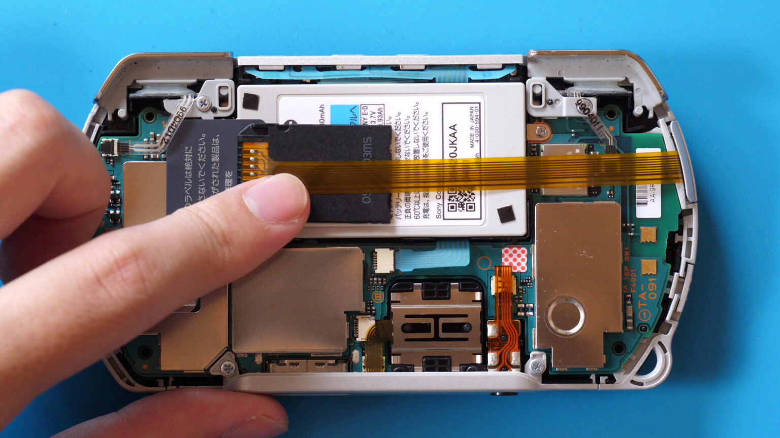 【レビュー＆解説】PSP GOにさらなる可能性を。『PSPgo microsd memory card adapter』 yoshives