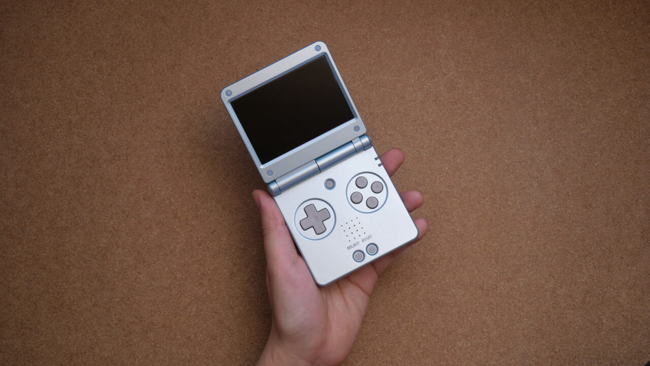 ANBERNIC RG SP レビュー｜これは完全にアレすぎる折りたたみエミュ機