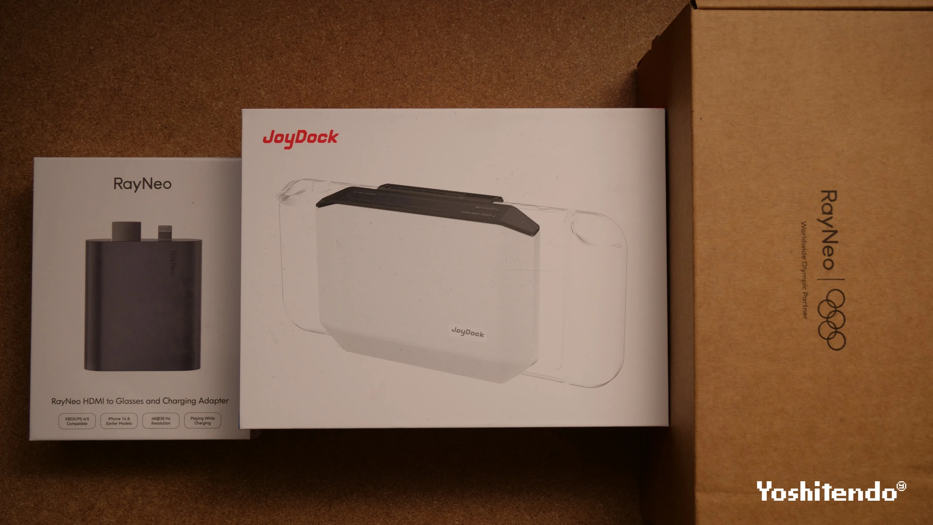 RayNeo Air 4 Pro 本体とアクセサリーのパッケージ