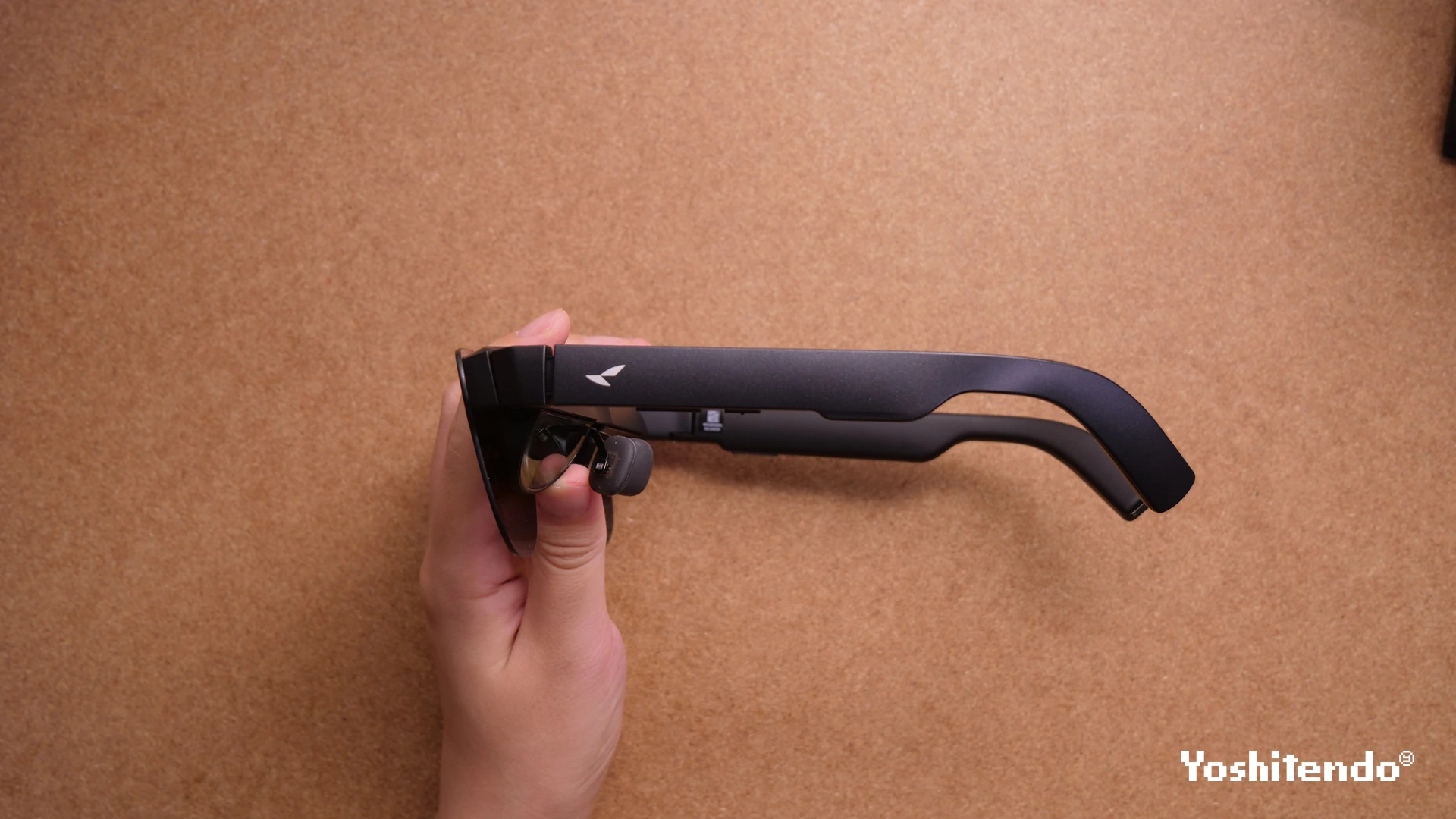 RayNeo Air 4 Pro テンプル側面のデザイン