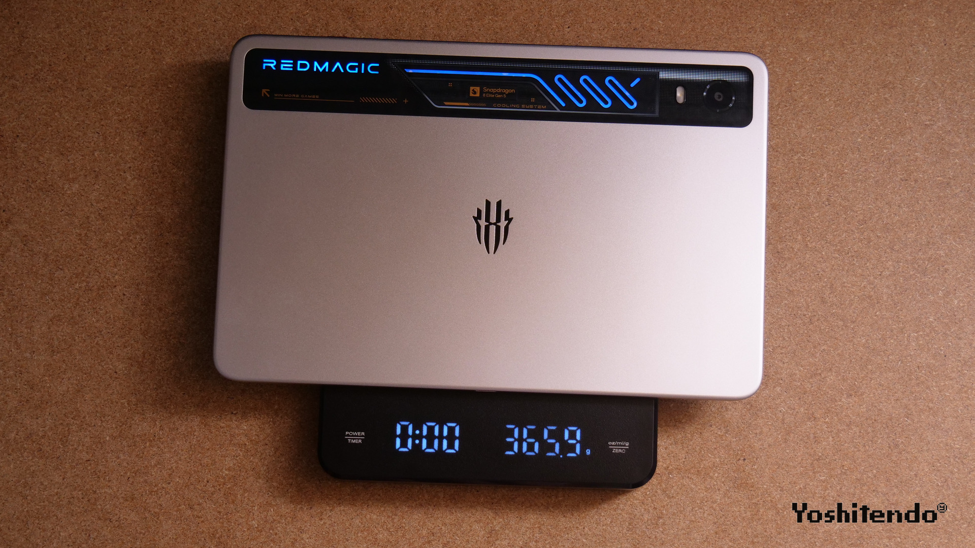 REDMAGIC Astra 2:重量計に表示された365.9g