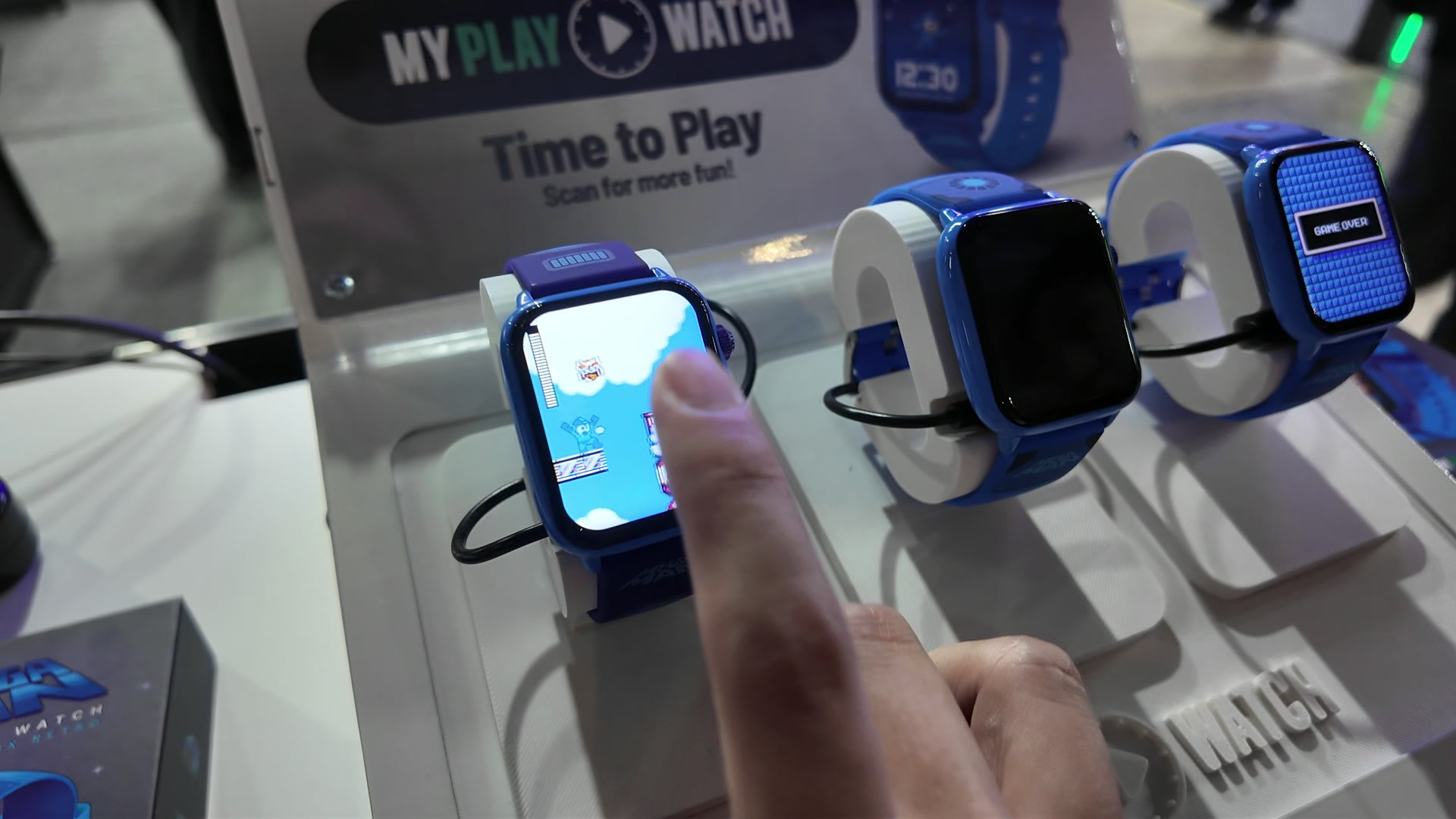 MY PLAY WATCHの画面でゲームを遊んでいるところ